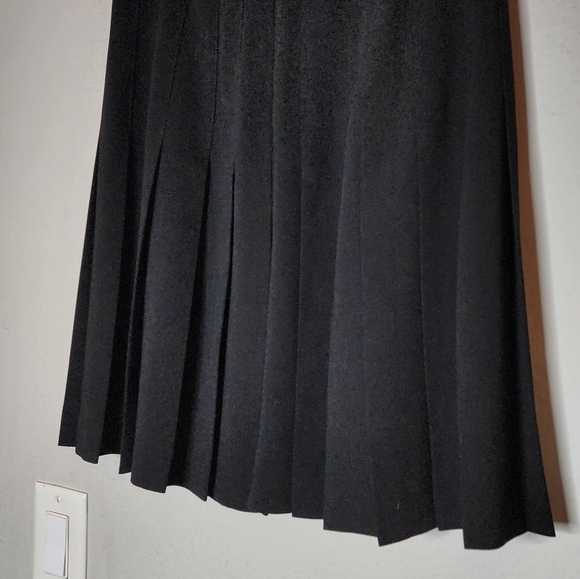 NWT Vintage Ann Taylor Loft Black Pleated Knee Length Flowy Skirt Size 6P - Picture 9 of 16